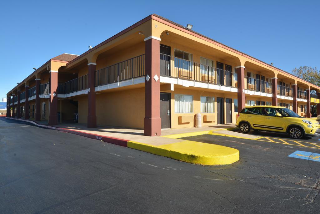 Super 8 By Wyndham Midwest City Ok Eksteriør bilde