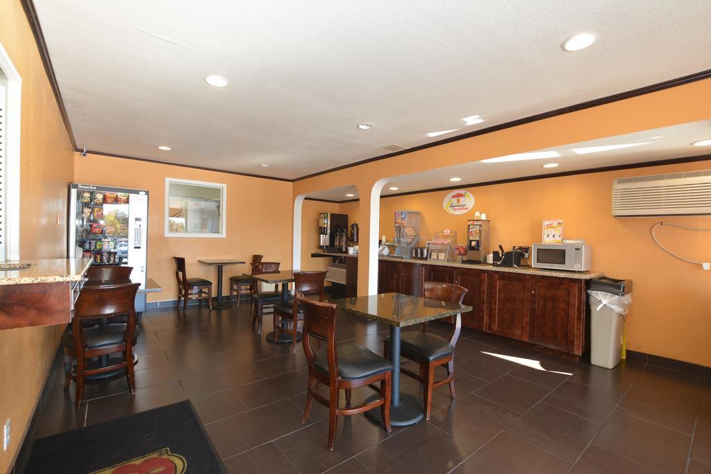 Super 8 By Wyndham Midwest City Ok Eksteriør bilde