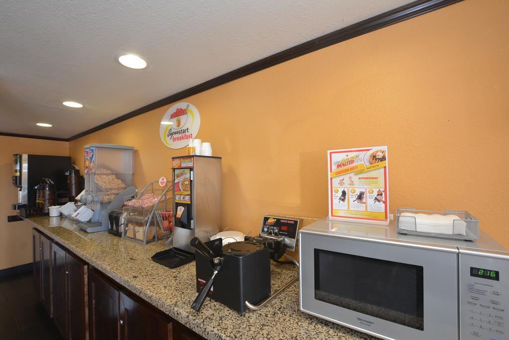 Super 8 By Wyndham Midwest City Ok Eksteriør bilde