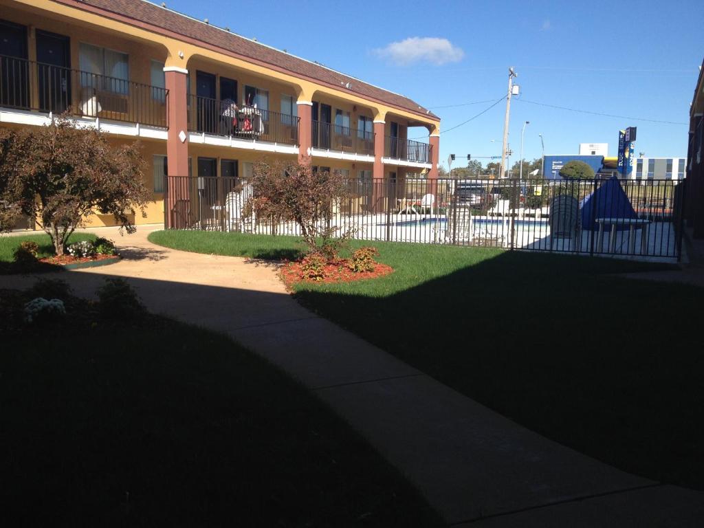Super 8 By Wyndham Midwest City Ok Eksteriør bilde